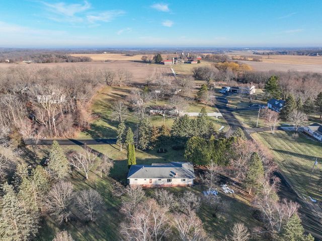 N5907 Aspen DRIVE, Burlington, WI 53105