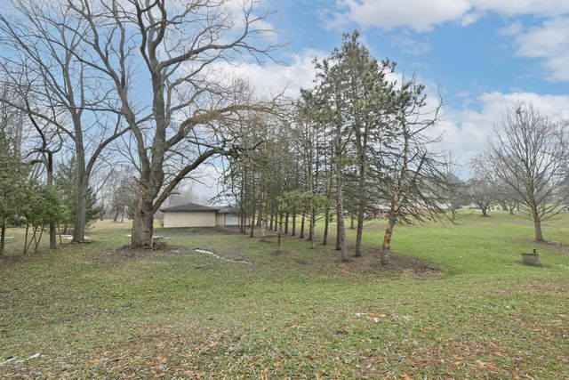 N5907 Aspen DRIVE, Burlington, WI 53105