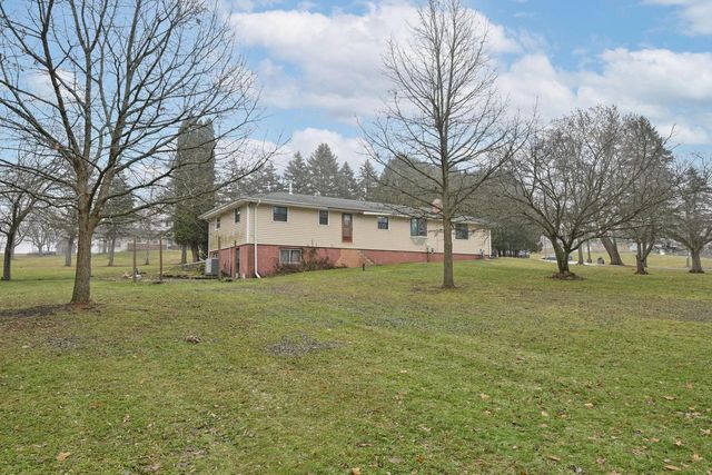 N5907 Aspen DRIVE, Burlington, WI 53105