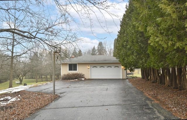 N5907 Aspen DRIVE, Burlington, WI 53105