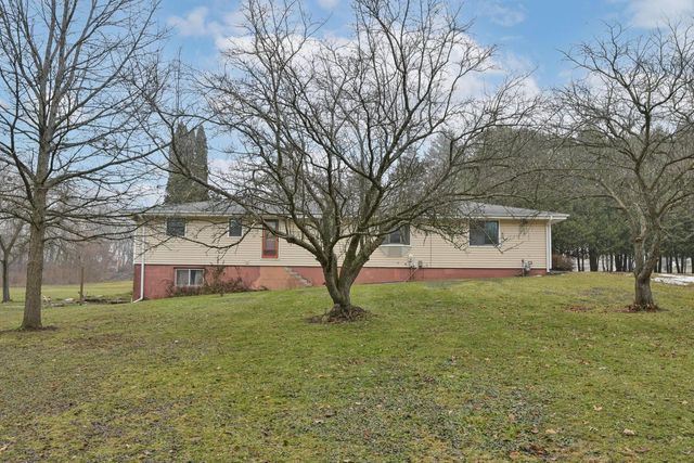 N5907 Aspen DRIVE, Burlington, WI 53105