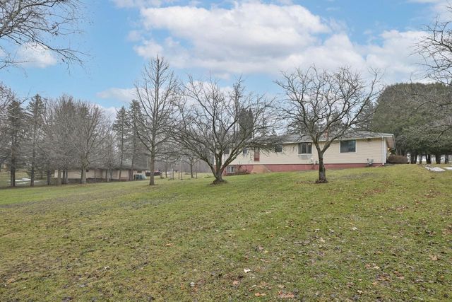 N5907 Aspen DRIVE, Burlington, WI 53105