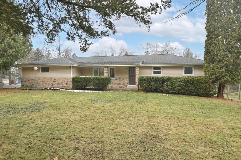 N5907 Aspen DRIVE, Burlington, WI 53105