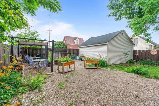 107 Cornell Pl, Louisville, KY 40207