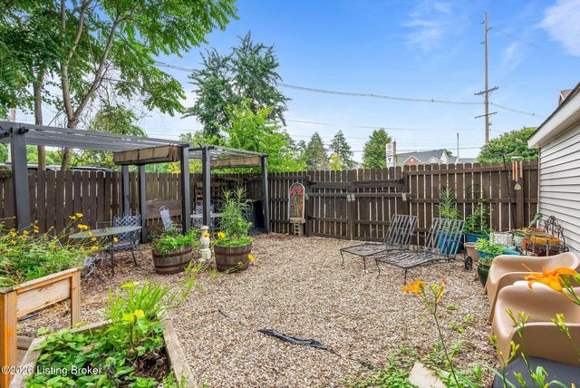 107 Cornell Pl, Louisville, KY 40207