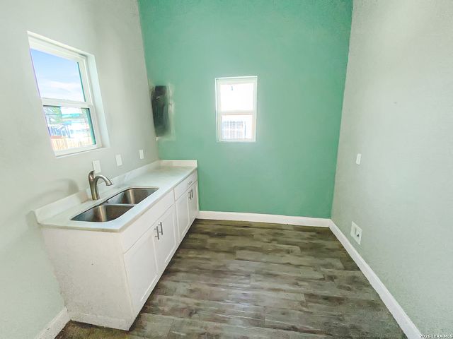 1614 W Martin, San Antonio, TX 78207