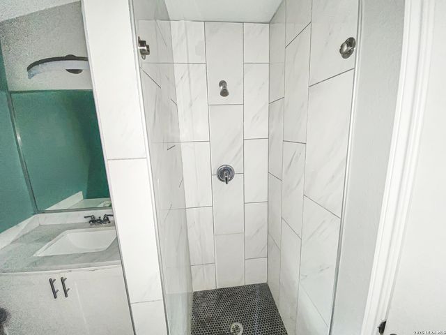 1614 W Martin, San Antonio, TX 78207