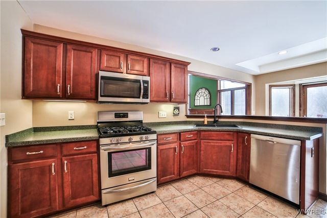 1372 Majestic Woods Drive, Grand Island, NY 14072