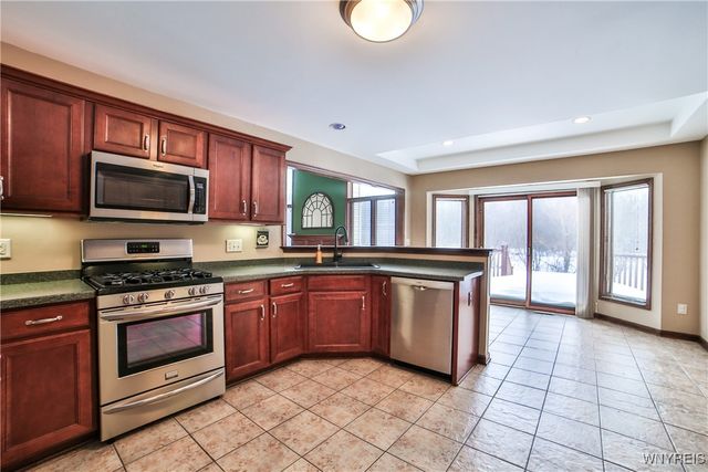 1372 Majestic Woods Drive, Grand Island, NY 14072