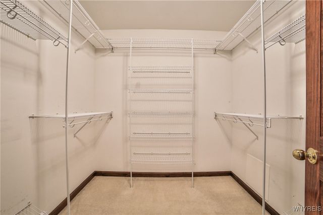 1372 Majestic Woods Drive, Grand Island, NY 14072