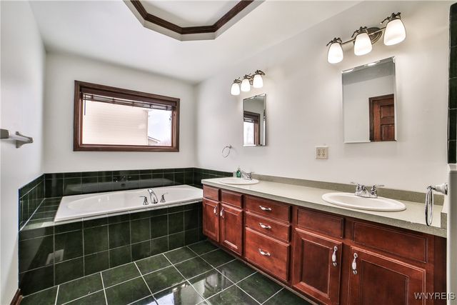 1372 Majestic Woods Drive, Grand Island, NY 14072