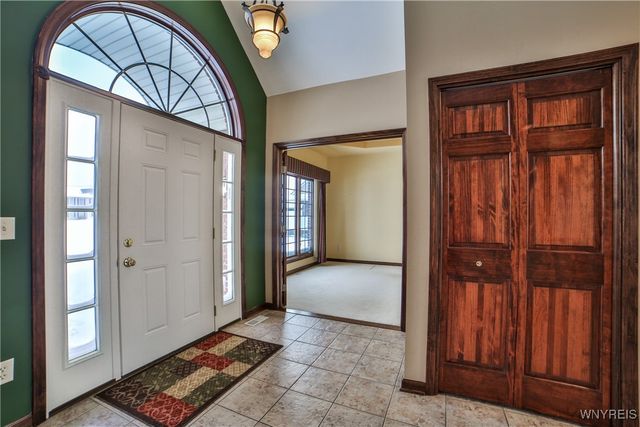 1372 Majestic Woods Drive, Grand Island, NY 14072