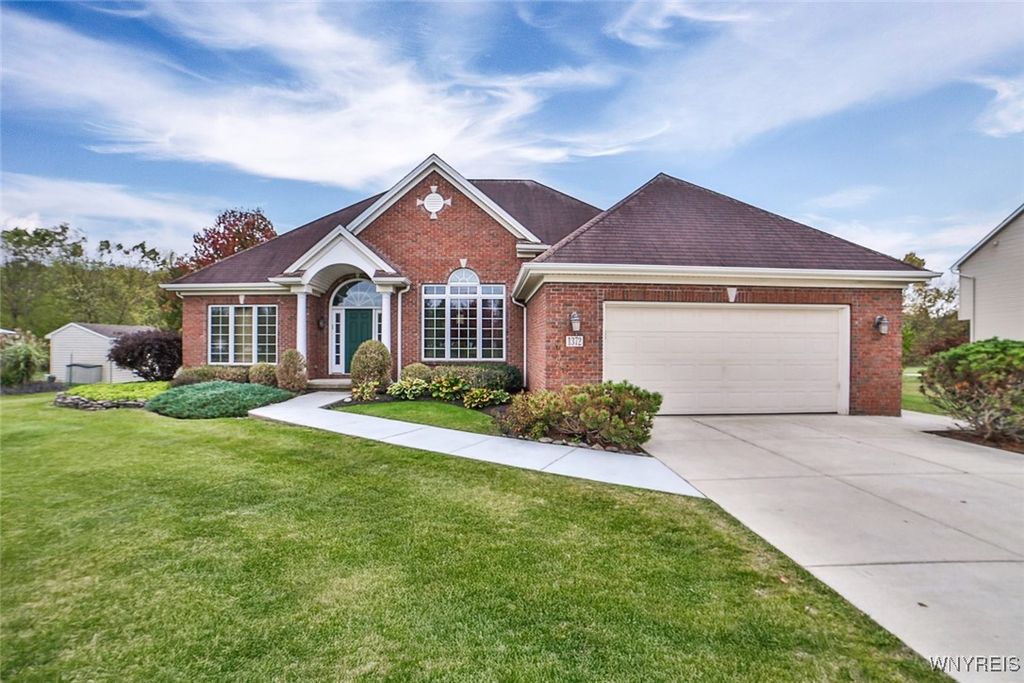 1372 Majestic Woods Drive, Grand Island, NY 14072