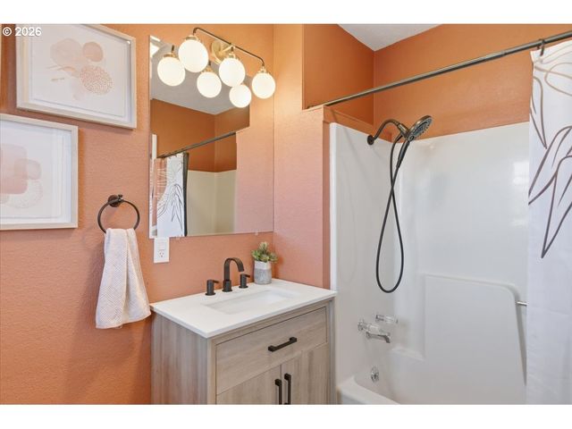 4086 BELL Ave, Eugene, OR 97402