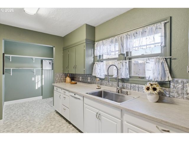 4086 BELL Ave, Eugene, OR 97402