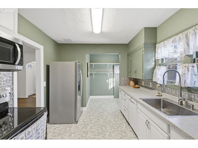 4086 BELL Ave, Eugene, OR 97402