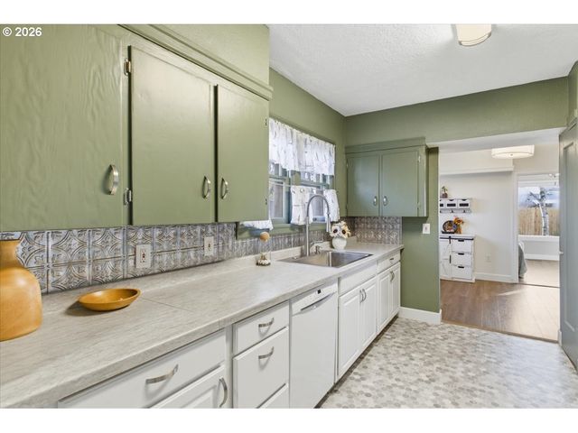 4086 BELL Ave, Eugene, OR 97402