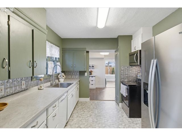 4086 BELL Ave, Eugene, OR 97402