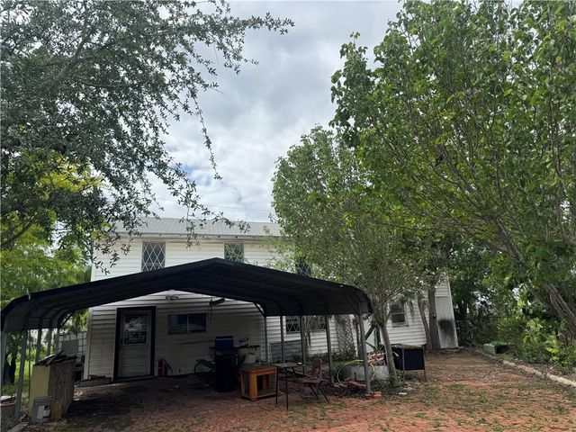 635 Victoria Ave, Taft, TX 78390