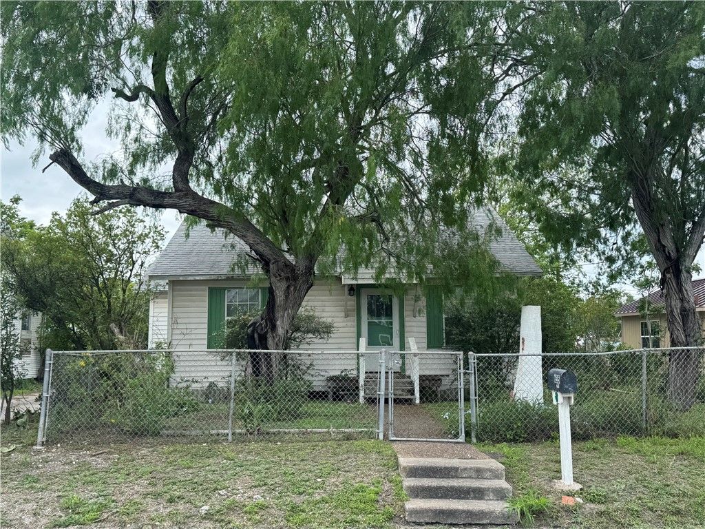 635 Victoria Ave, Taft, TX 78390