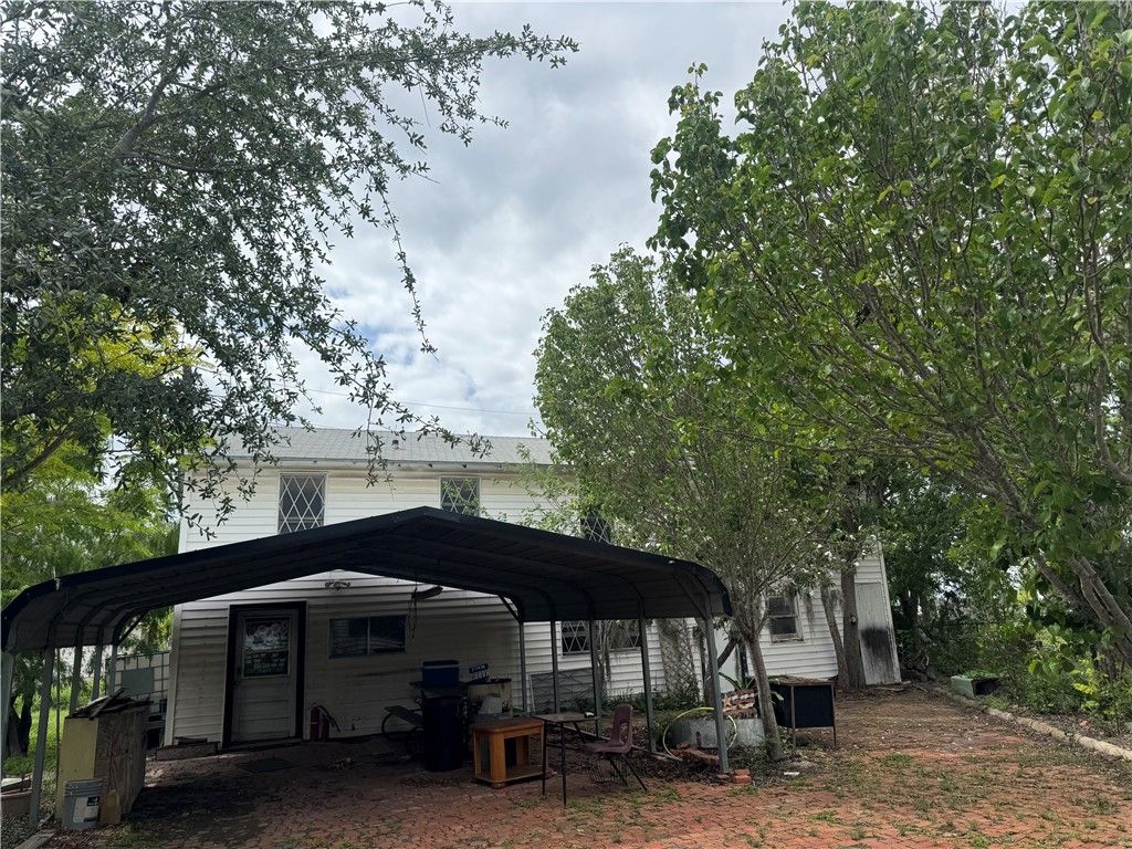 635 Victoria Ave, Taft, TX 78390 — photo 5