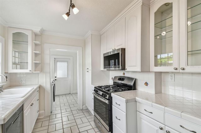 3120 S JULIA CIRCLE, Tampa, FL 33629