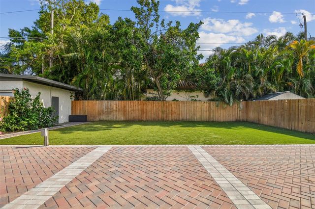 3120 S JULIA CIRCLE, Tampa, FL 33629