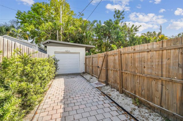 3120 S JULIA CIRCLE, Tampa, FL 33629