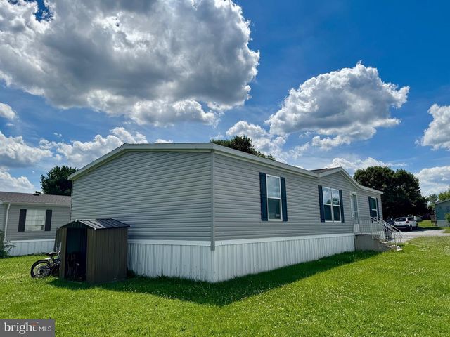 386 ROYAL CREST DR, Martinsburg, WV 25405
