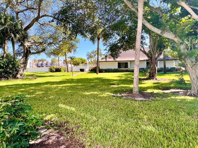 2865 SW 22nd Avenue 108, Delray Beach, FL 33445