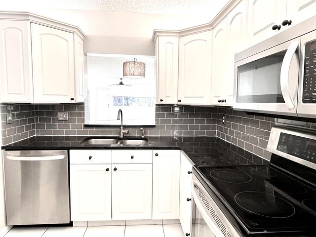 2865 SW 22nd Avenue 108, Delray Beach, FL 33445