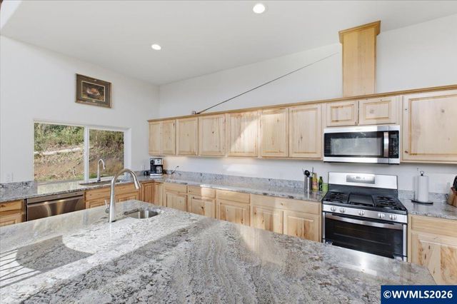 53 Olalla Rd, Toledo, OR 97391