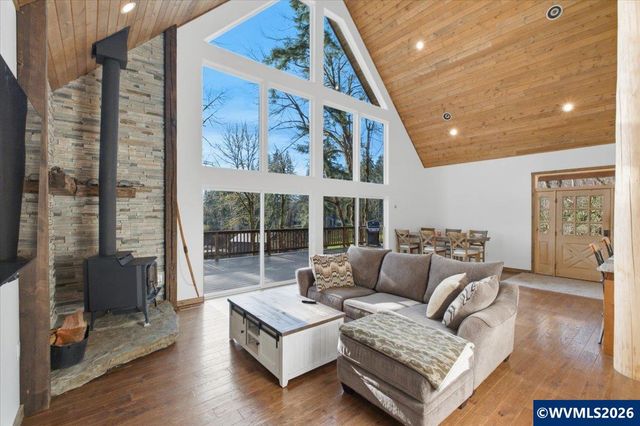 53 Olalla Rd, Toledo, OR 97391