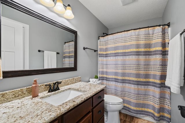 3221 4th Avenue SE, Altoona, IA 50009