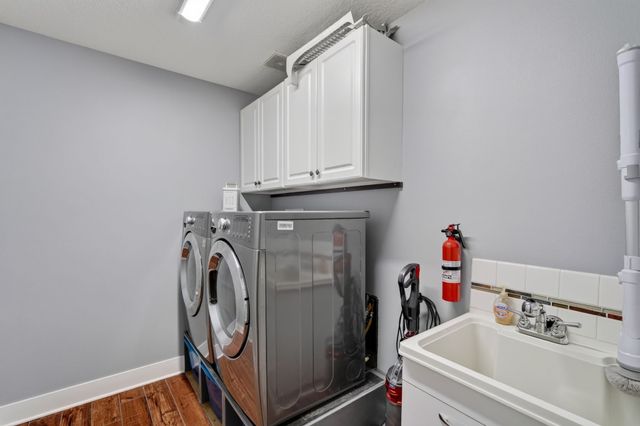 3221 4th Avenue SE, Altoona, IA 50009