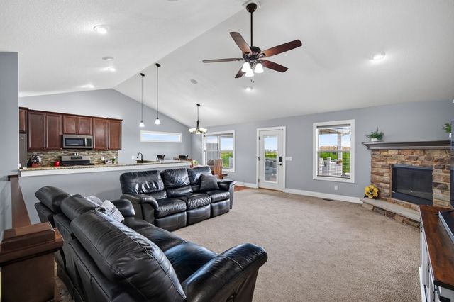 3221 4th Avenue SE, Altoona, IA 50009