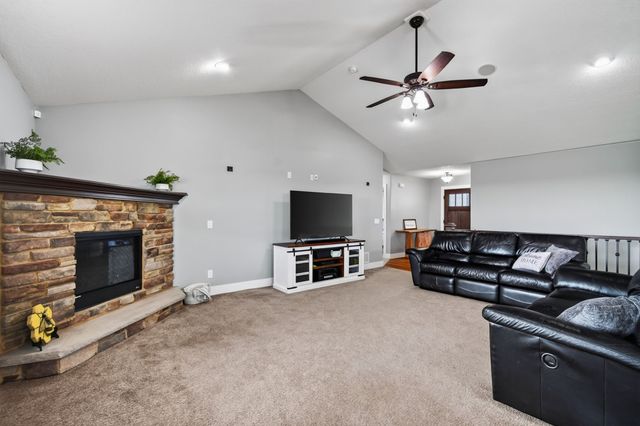 3221 4th Avenue SE, Altoona, IA 50009