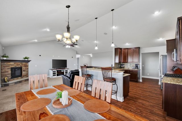 3221 4th Avenue SE, Altoona, IA 50009