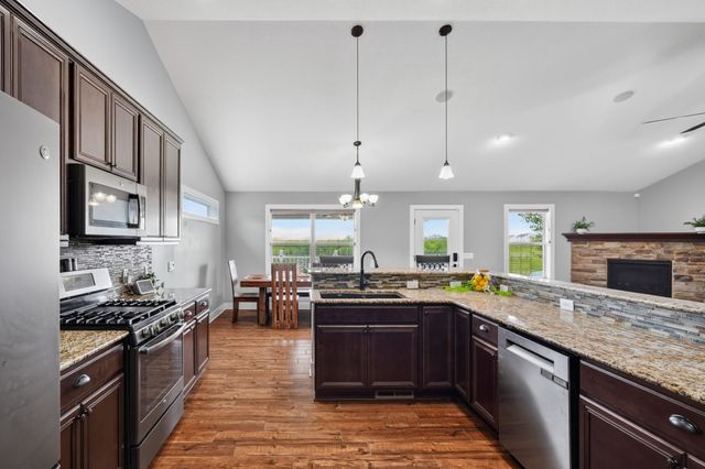 3221 4th Avenue SE, Altoona, IA 50009