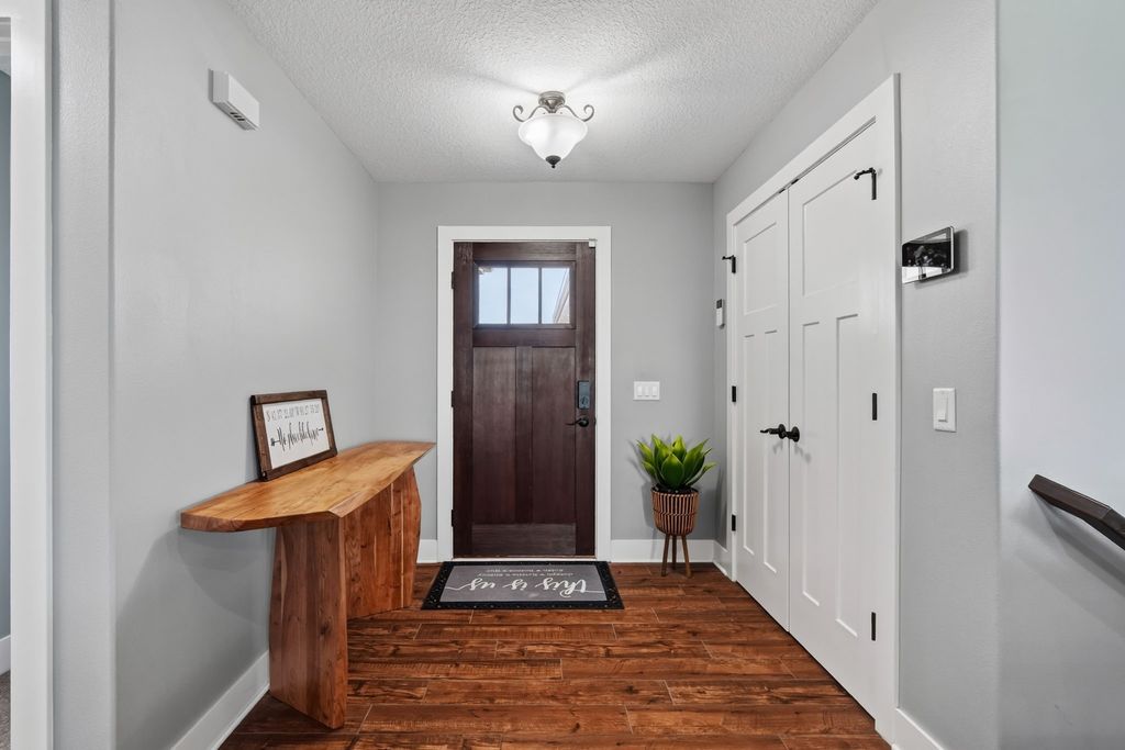 3221 4th Avenue SE, Altoona, IA 50009
