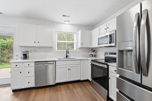 10632 Ashview Drive, Fishers, IN 46038