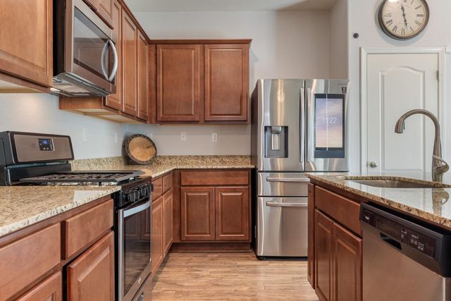 668 Flagstone Dr, Stockton, CA 95206