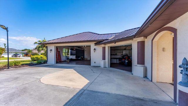 646 BOUNDARY BOULEVARD, Rotonda West, FL 33947