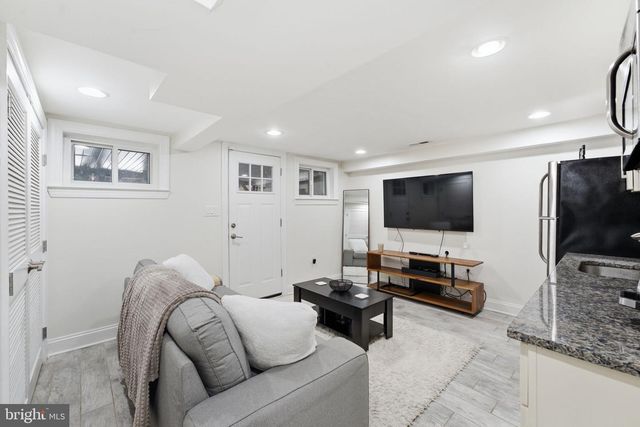 226 S ST NE, Washington, DC 20002