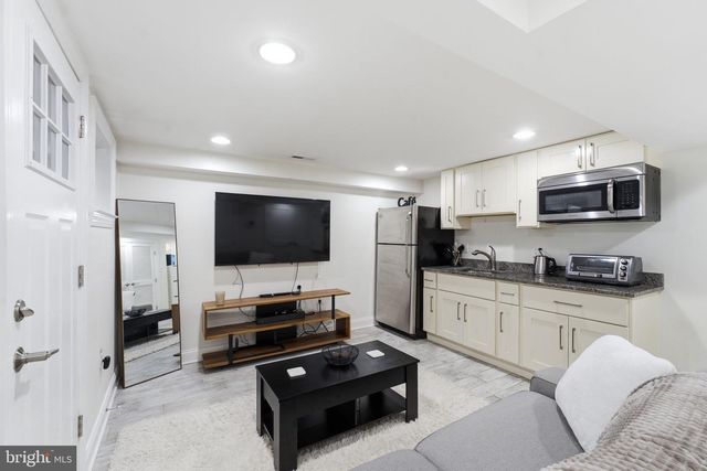 226 S ST NE, Washington, DC 20002