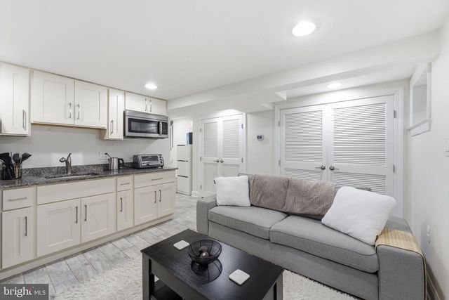 226 S ST NE, Washington, DC 20002