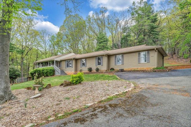 856 Ridge Mountain DR, Boones Mill, VA 24065