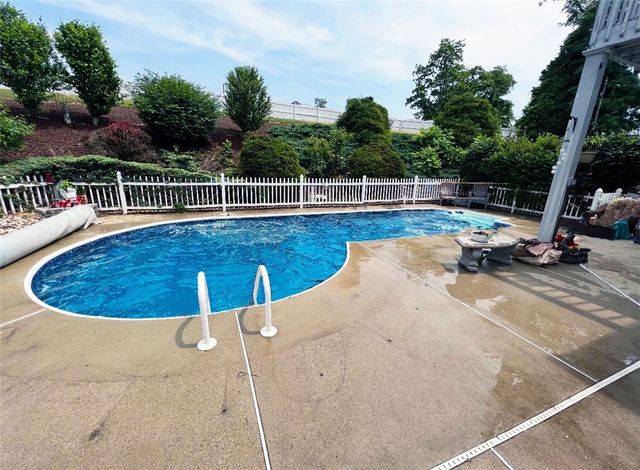 236 Lakewood Rd, Unity Twp, PA 15601