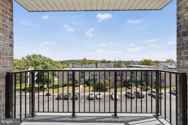 1602 RENATE DR #302, Woodbridge, VA 22192