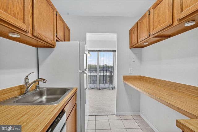 1602 RENATE DR #302, Woodbridge, VA 22192